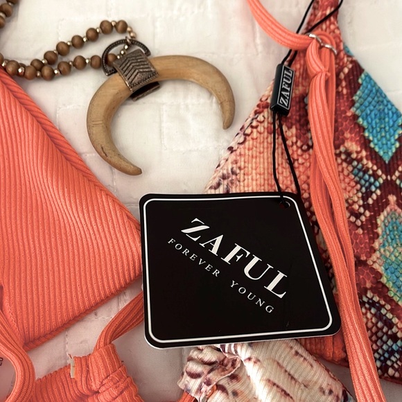 NWT Snake Skin Color Block Print Bathing Suit - easy clip back closure - Picture 5 of 7